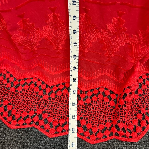 Red maxi dress sheet material body line except for arm. - Picture 12 of 15